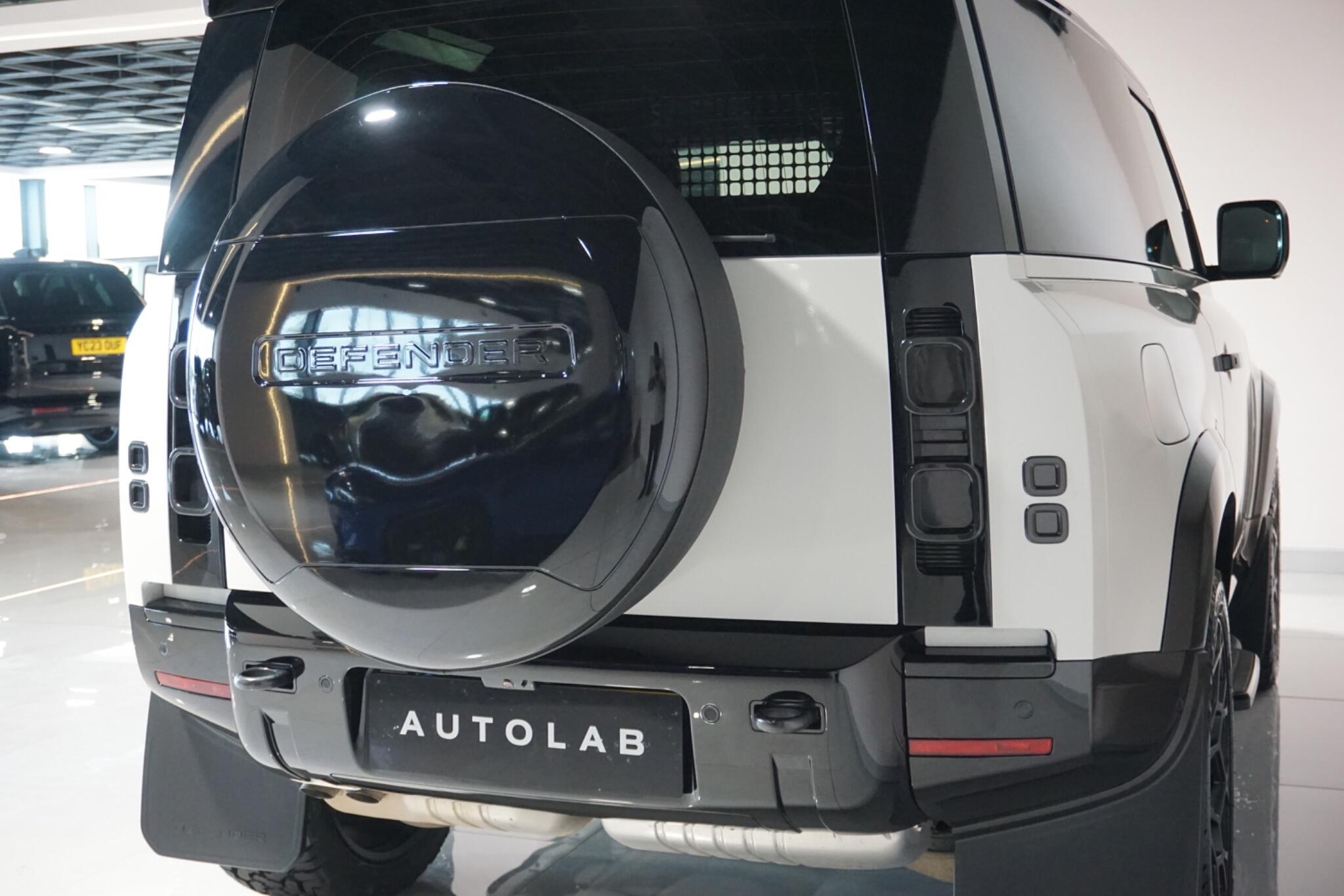 Land Rover Defender 90 3.0 D300 MHEV X-Dynamic HSE Hard Top SUV 3dr Diesel Auto 4WD SWB Euro 6 (s/s) (300 ps)